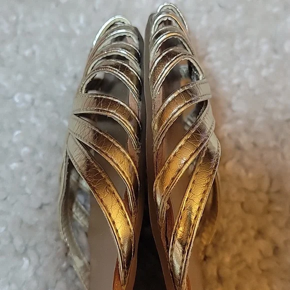 STEVE MADDEN TANE Gold Flats/sandals Size 9.5 - Picture 6 of 17